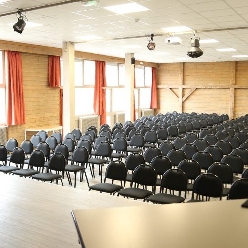 Séminaire à Annecy, Neaclub, installation d'une salle avec pupitre